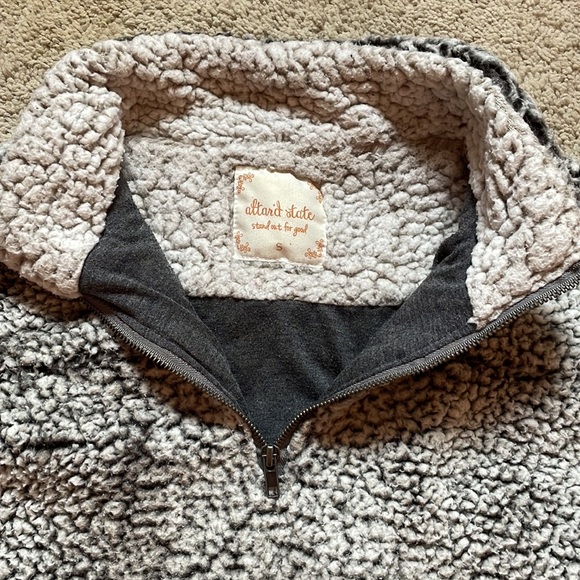 Altard State sherpa: Size small, Gray. - Picture 2 of 3